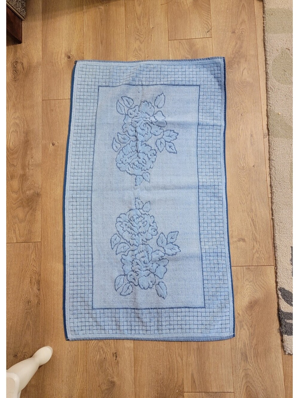 VTG Dundee Blue Sculpted Bath Towel Floral Mod MCM USA Grannycore Cottagecore